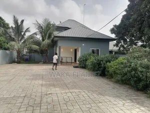 3bdrm House in Waka Properties, Amasaman for sale