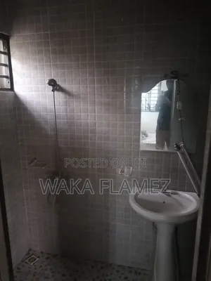 3bdrm House in Waka Properties, Amasaman for sale