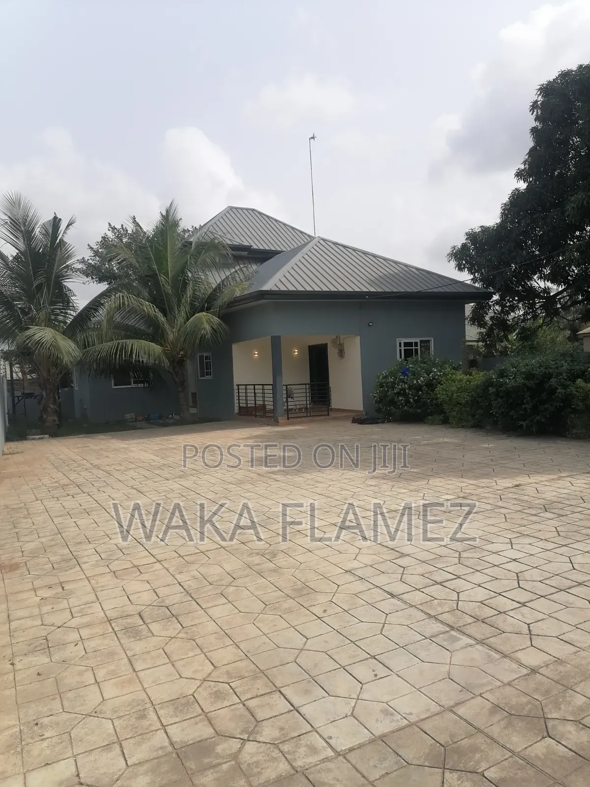 3bdrm House in Waka Properties, Amasaman for sale