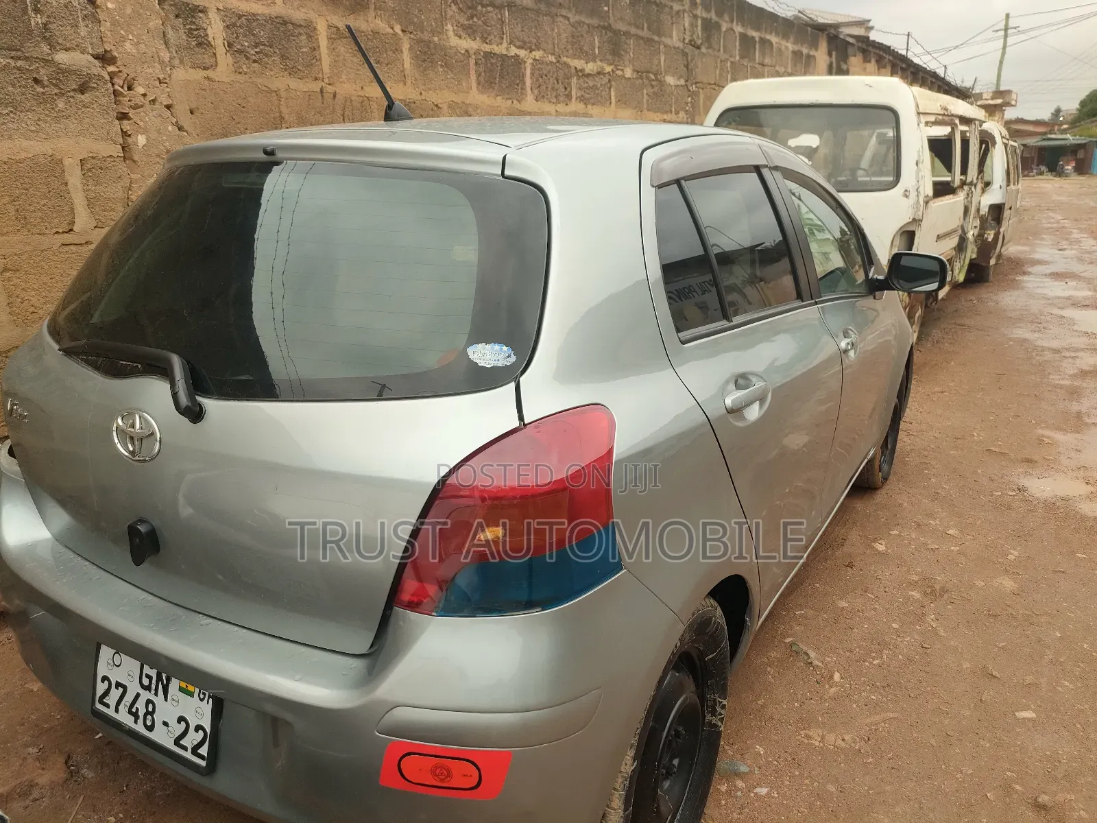 Toyota Vitz 1.3 FWD 5dr 2010 Gray
