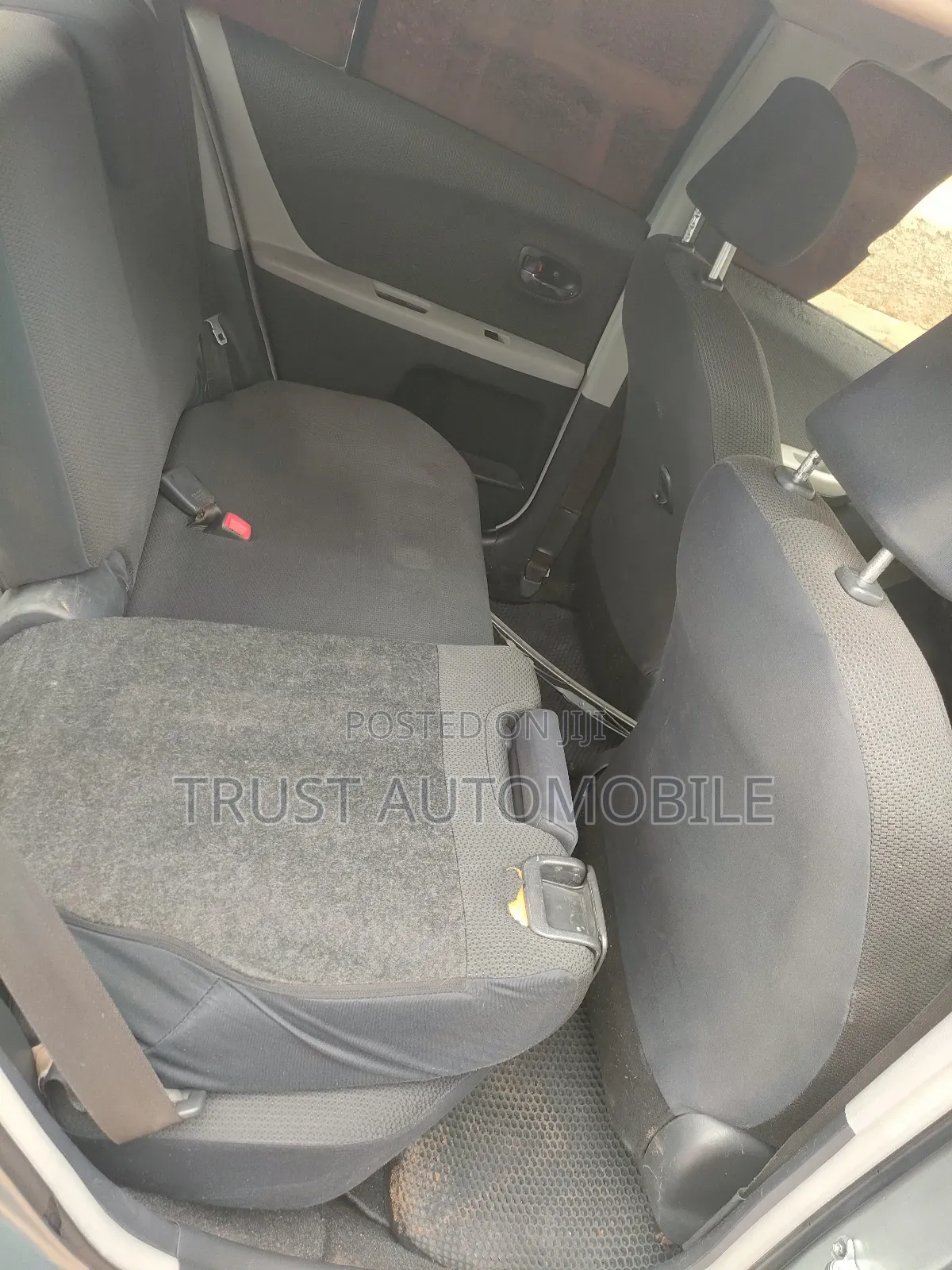 Toyota Vitz 1.3 FWD 5dr 2010 Gray