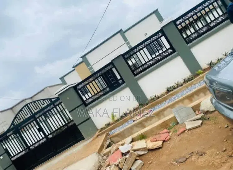 3bdrm House in Opah School, Amasaman for sale