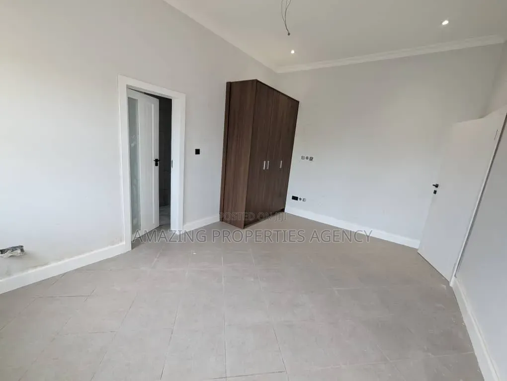 5bdrm House in Cantonment, US Embassy Area for rent