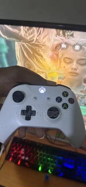 Xbox One With 5 Games Offline and Online