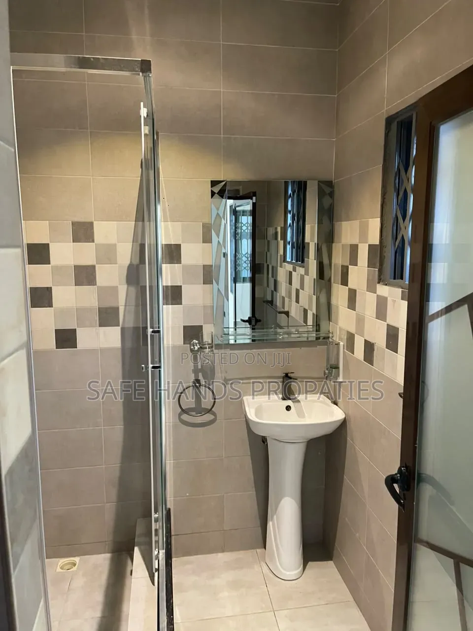 2bdrm House in East Airport, Accra Metropolitan for rent