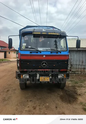 Mercedes-Benz Truck 1990 Blue