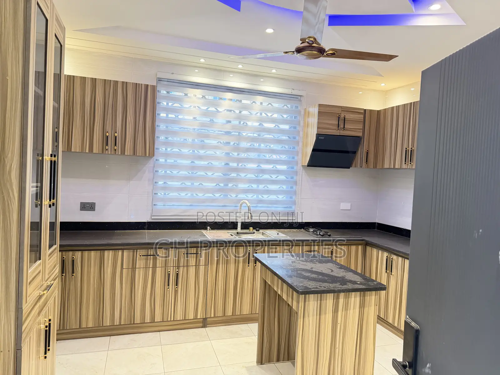 7bdrm Mansion in Atasemanso., Kumasi Metropolitan for sale