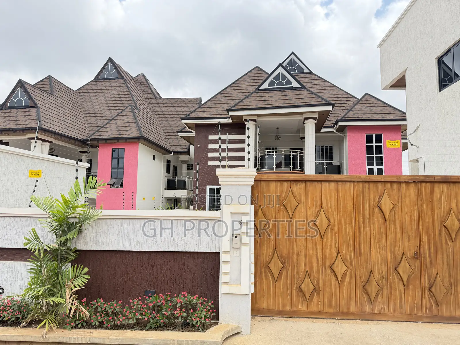 7bdrm Mansion in Atasemanso., Kumasi Metropolitan for sale