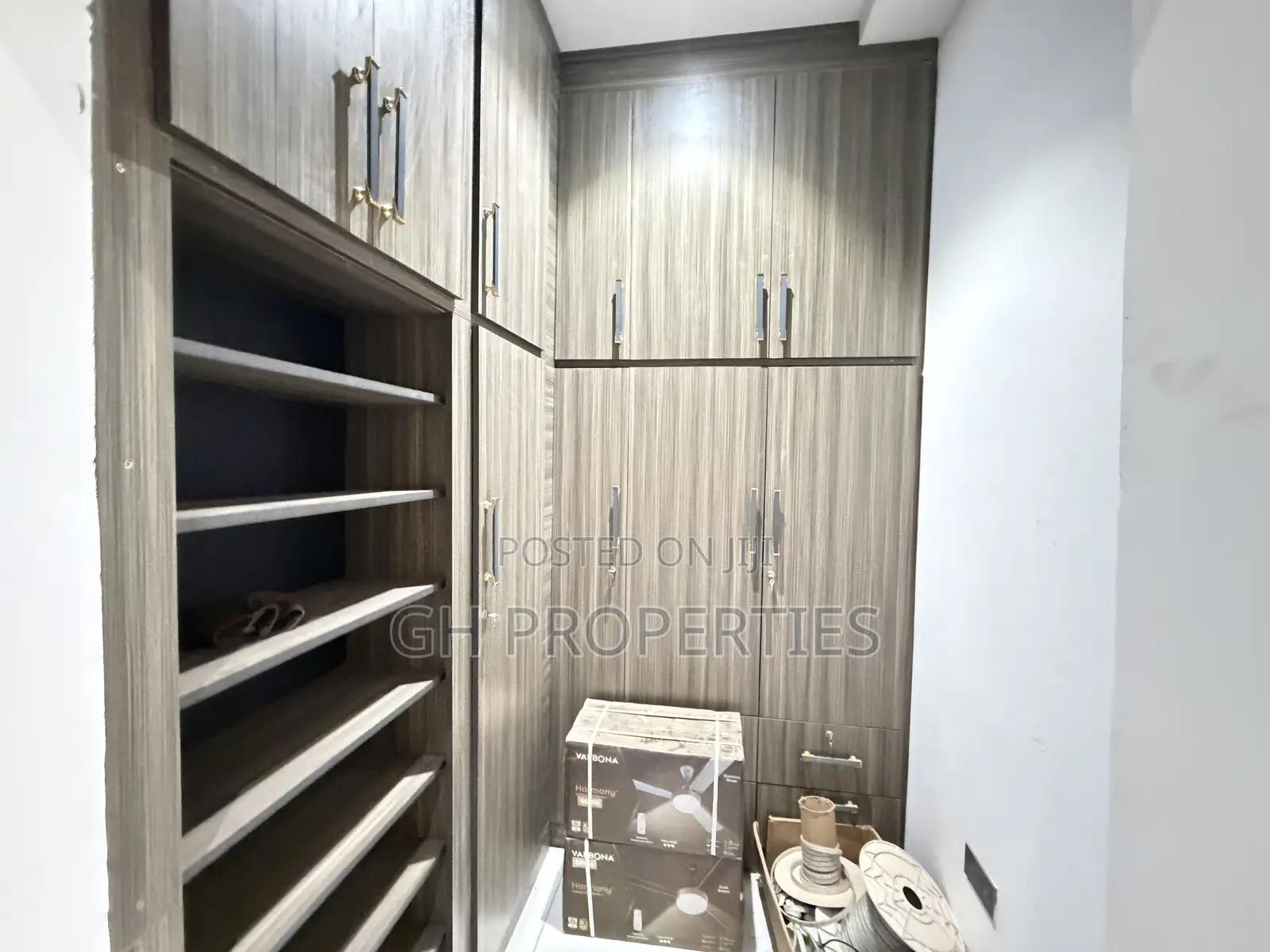 7bdrm Mansion in Atasemanso., Kumasi Metropolitan for sale