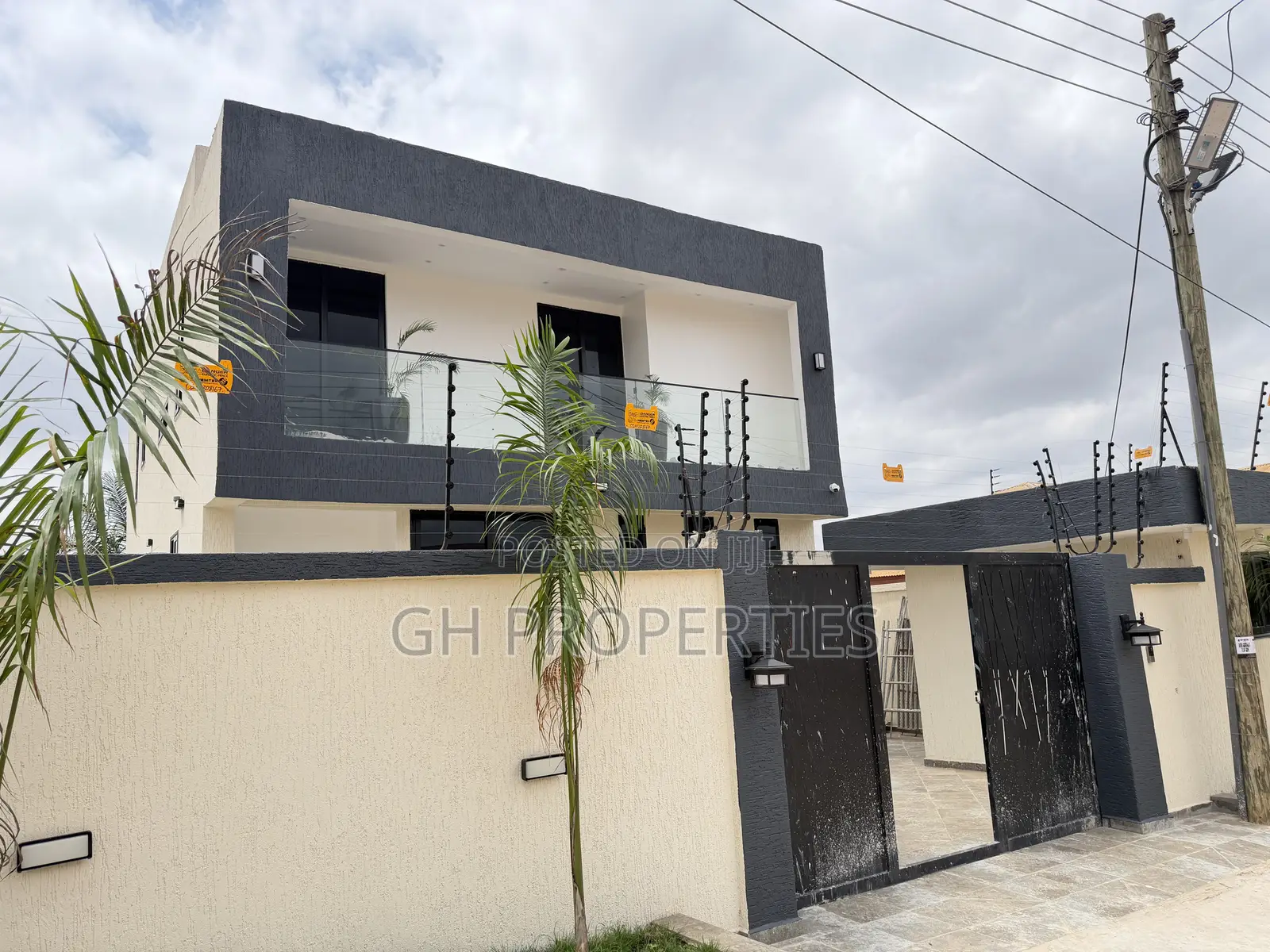 4bdrm Duplex in Atasemanso., Kumasi Metropolitan for sale