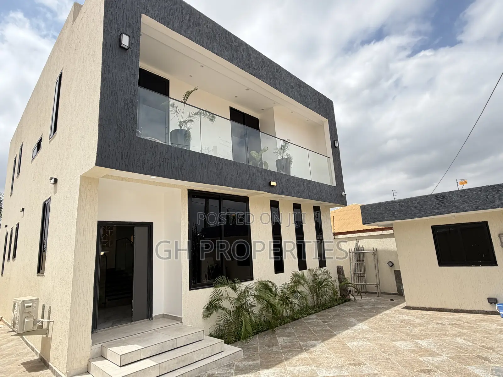 4bdrm Duplex in Atasemanso., Kumasi Metropolitan for sale