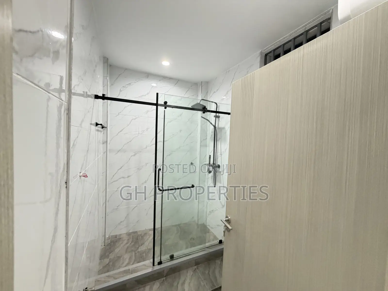 4bdrm Duplex in Atasemanso., Kumasi Metropolitan for sale