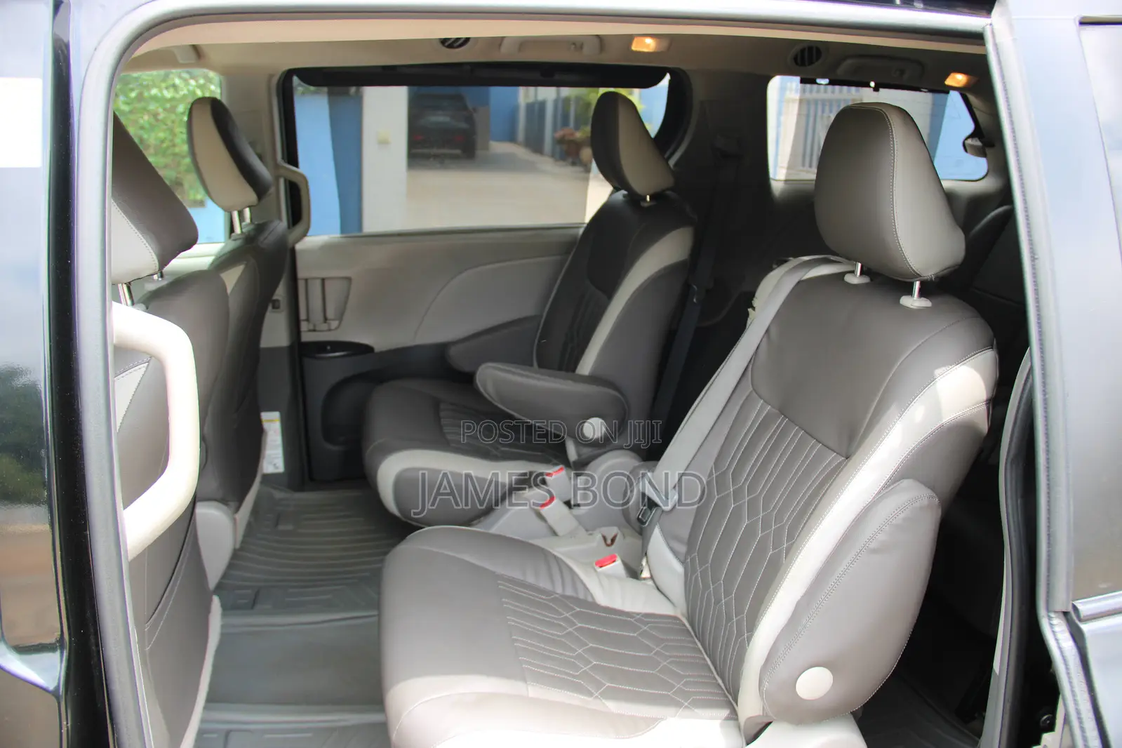 Toyota Sienna LE 8-Passenger 4dr Minivan (3.5L 6cyl 6A) 2015 Black