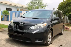 Toyota Sienna LE 8-Passenger 4dr Minivan (3.5L 6cyl 6A) 2015 Black