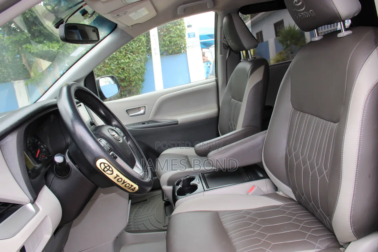Toyota Sienna LE 8-Passenger 4dr Minivan (3.5L 6cyl 6A) 2015 Black