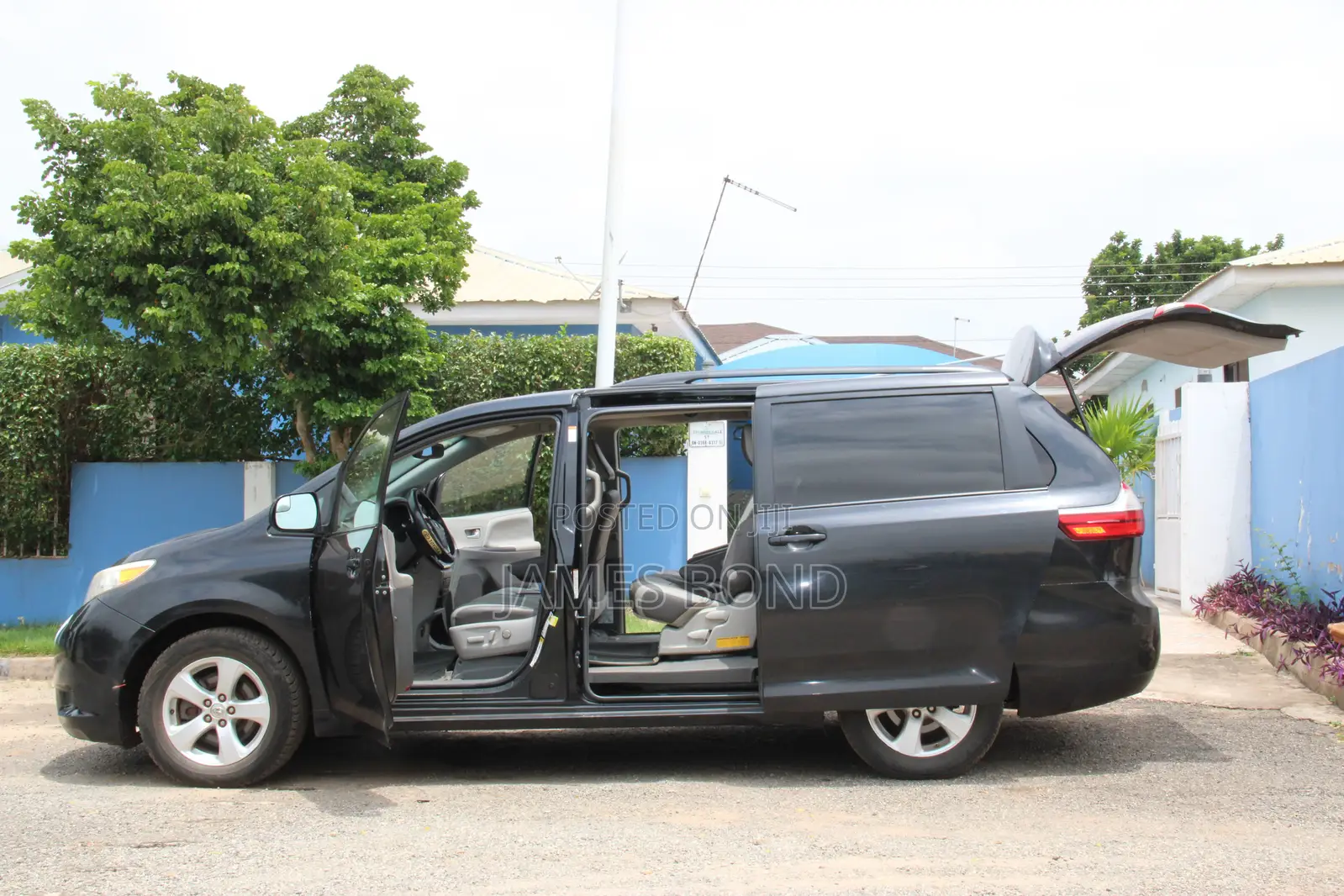 Toyota Sienna LE 8-Passenger 4dr Minivan (3.5L 6cyl 6A) 2015 Black