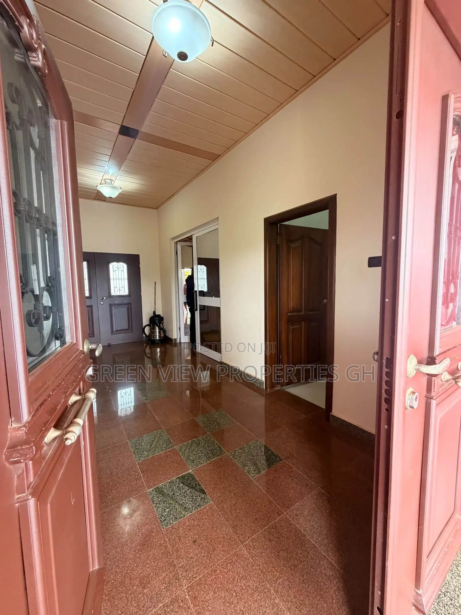4bdrm House in West Hills Mall Area for rent