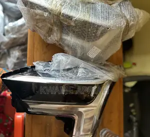 Toyota Tundra “2022 at (XSE/XLE) Headlights