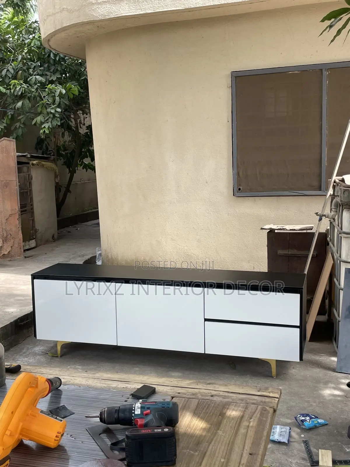 TV Stand (Both Floating and Standing