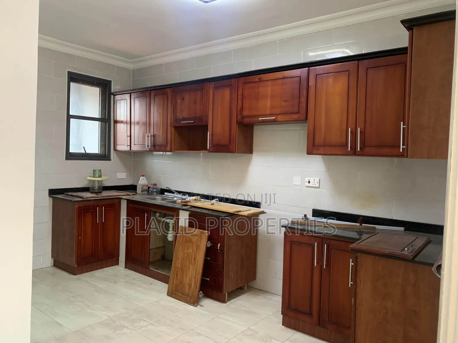3bdrm Apartment in Parakuo Estate, Achimota for rent