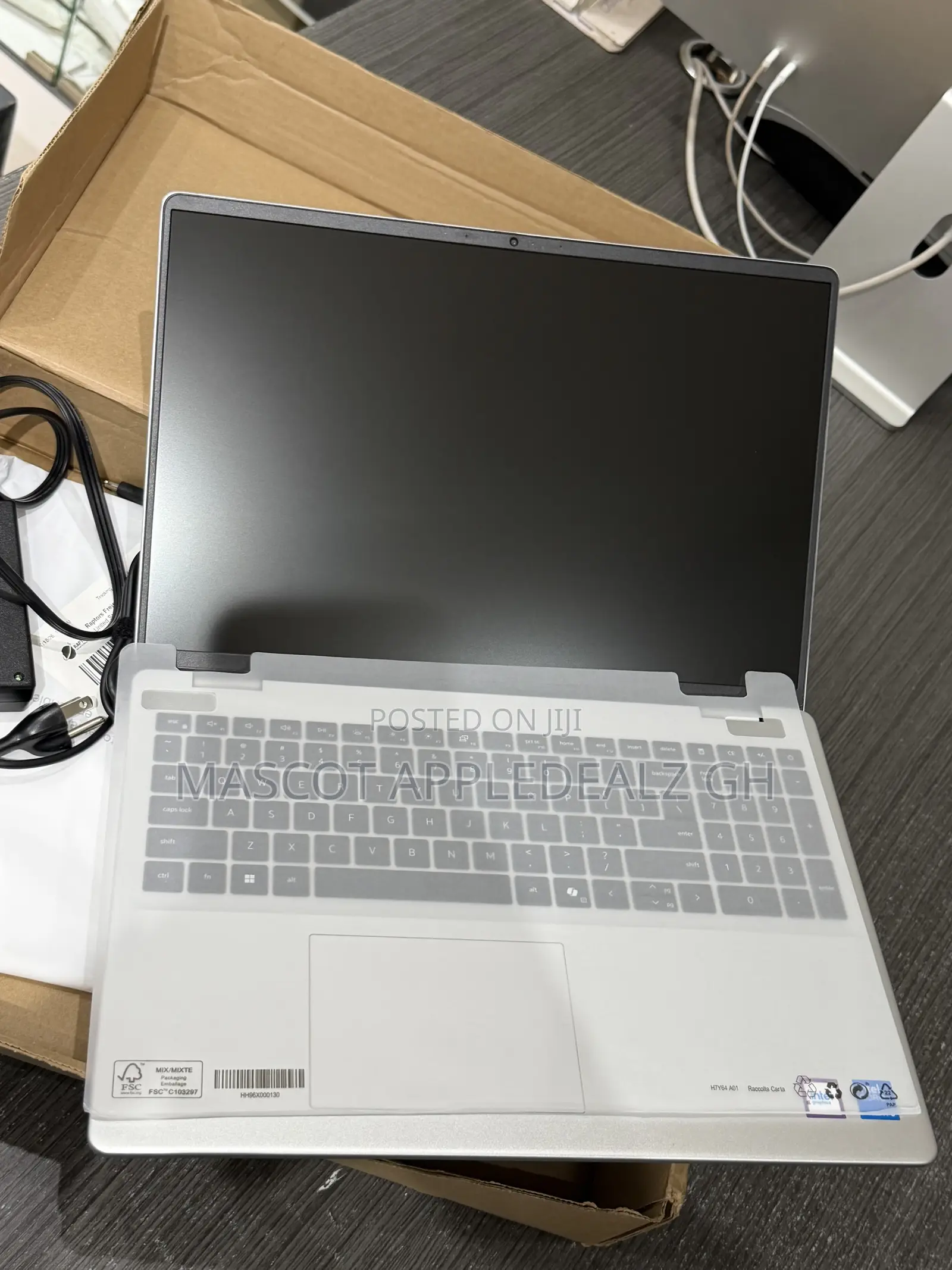 New Laptop Dell 16 Premium 8GB Intel Core 5 SSD 512GB
