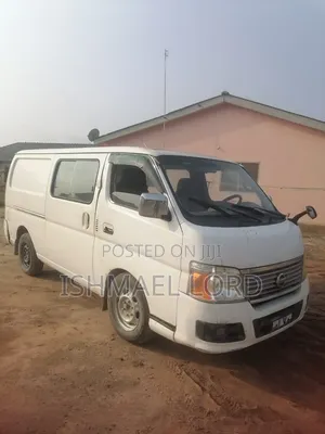 Nissan Caravan (Urvan) 2015 White