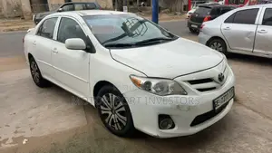 Toyota Corolla LE 4dr Sedan (1.8L 4cyl 4A) 2013 White