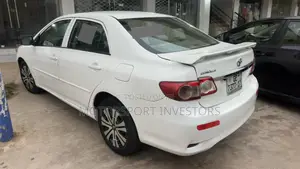 Toyota Corolla LE 4dr Sedan (1.8L 4cyl 4A) 2013 White