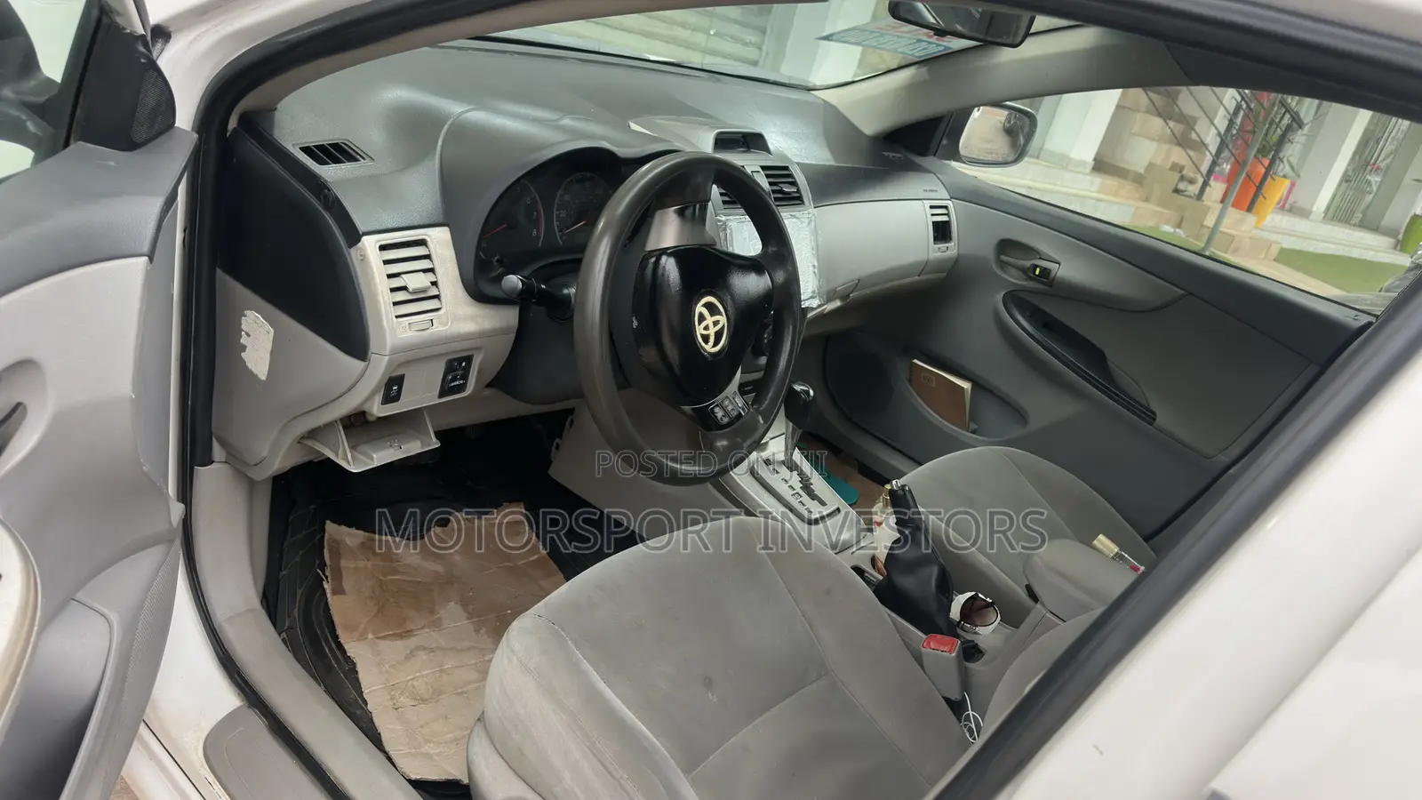 Toyota Corolla LE 4dr Sedan (1.8L 4cyl 4A) 2013 White