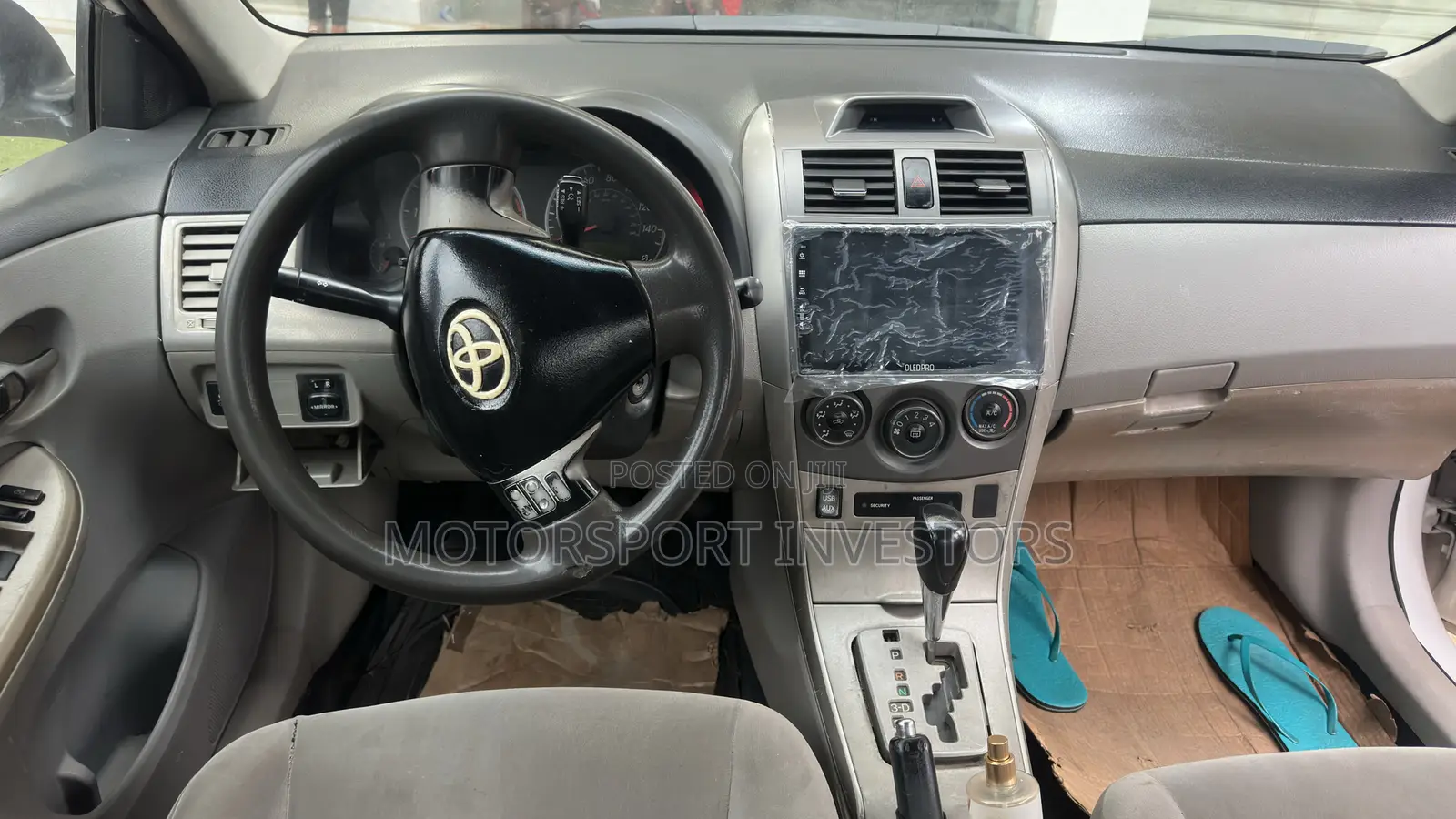 Toyota Corolla LE 4dr Sedan (1.8L 4cyl 4A) 2013 White