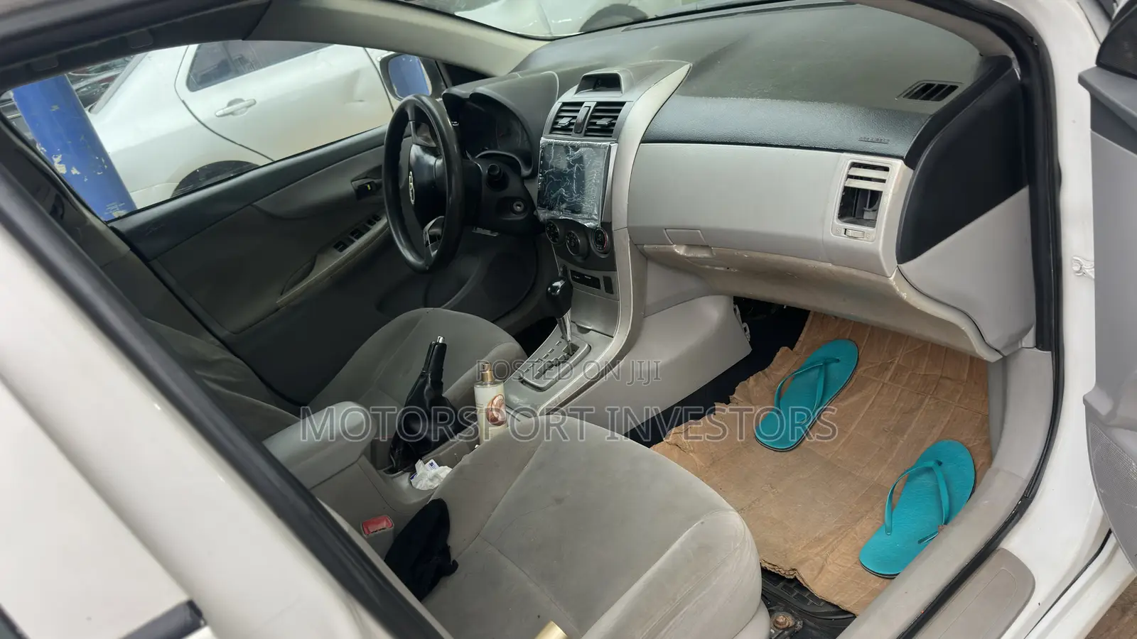 Toyota Corolla LE 4dr Sedan (1.8L 4cyl 4A) 2013 White
