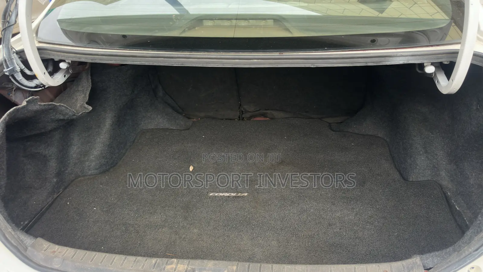 Toyota Corolla LE 4dr Sedan (1.8L 4cyl 4A) 2013 White