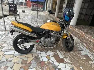 Honda Hornet 2000 Yellow