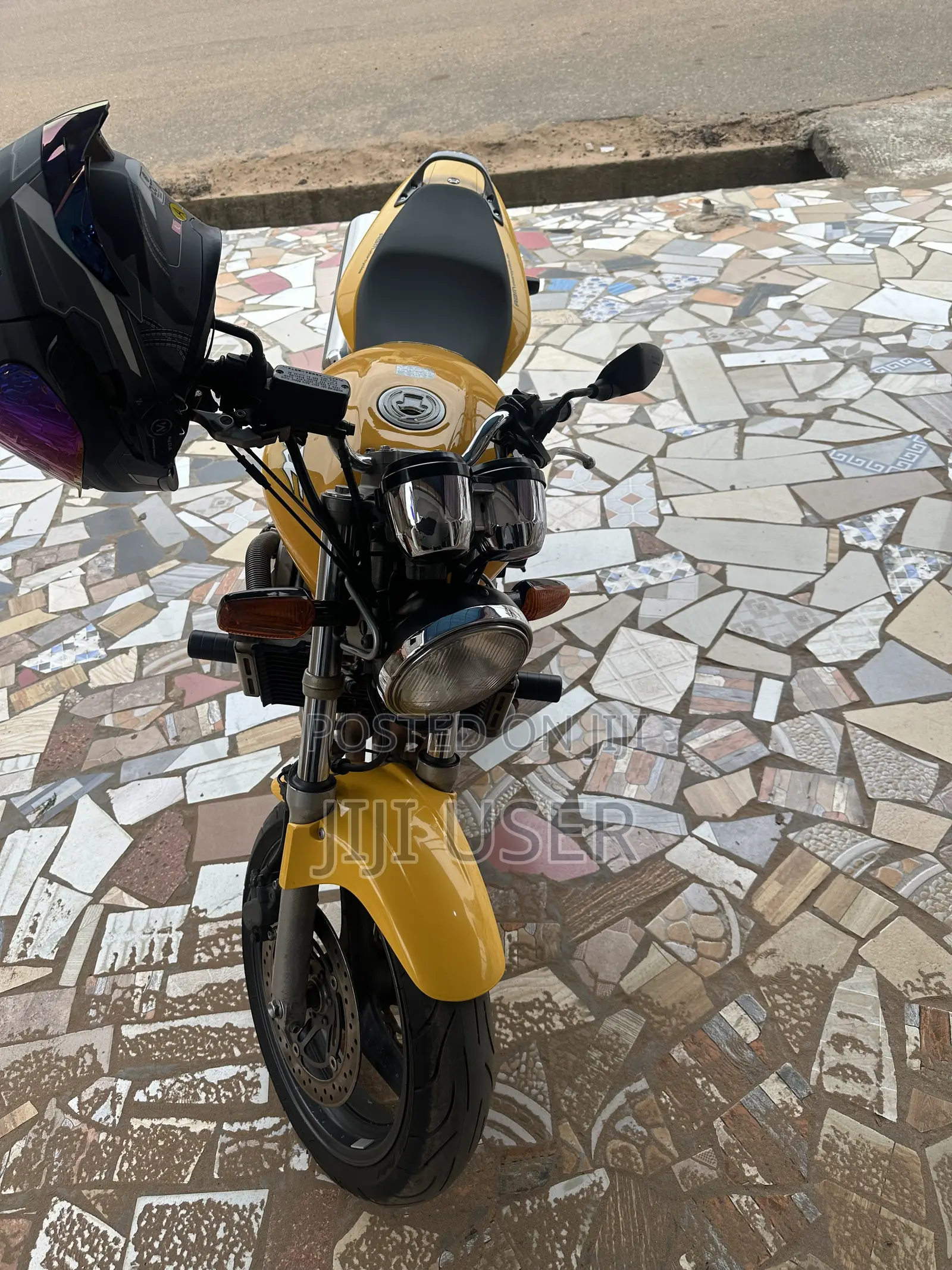 Honda Hornet 2000 Yellow
