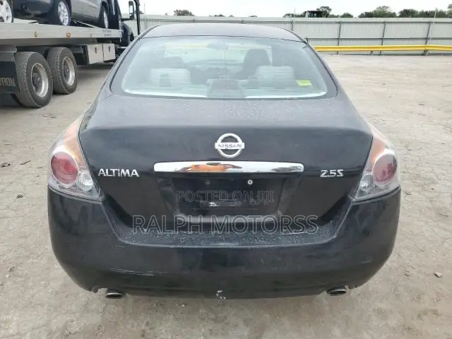 Nissan Altima 2010 Taillight