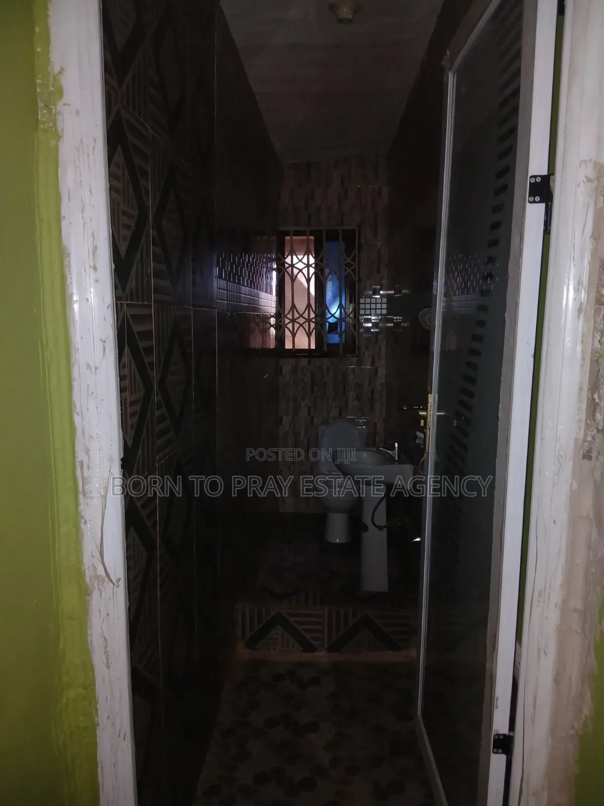 2bdrm Apartment in Born To Pray Estate, Ejisu-Juaben Municipal for rent
