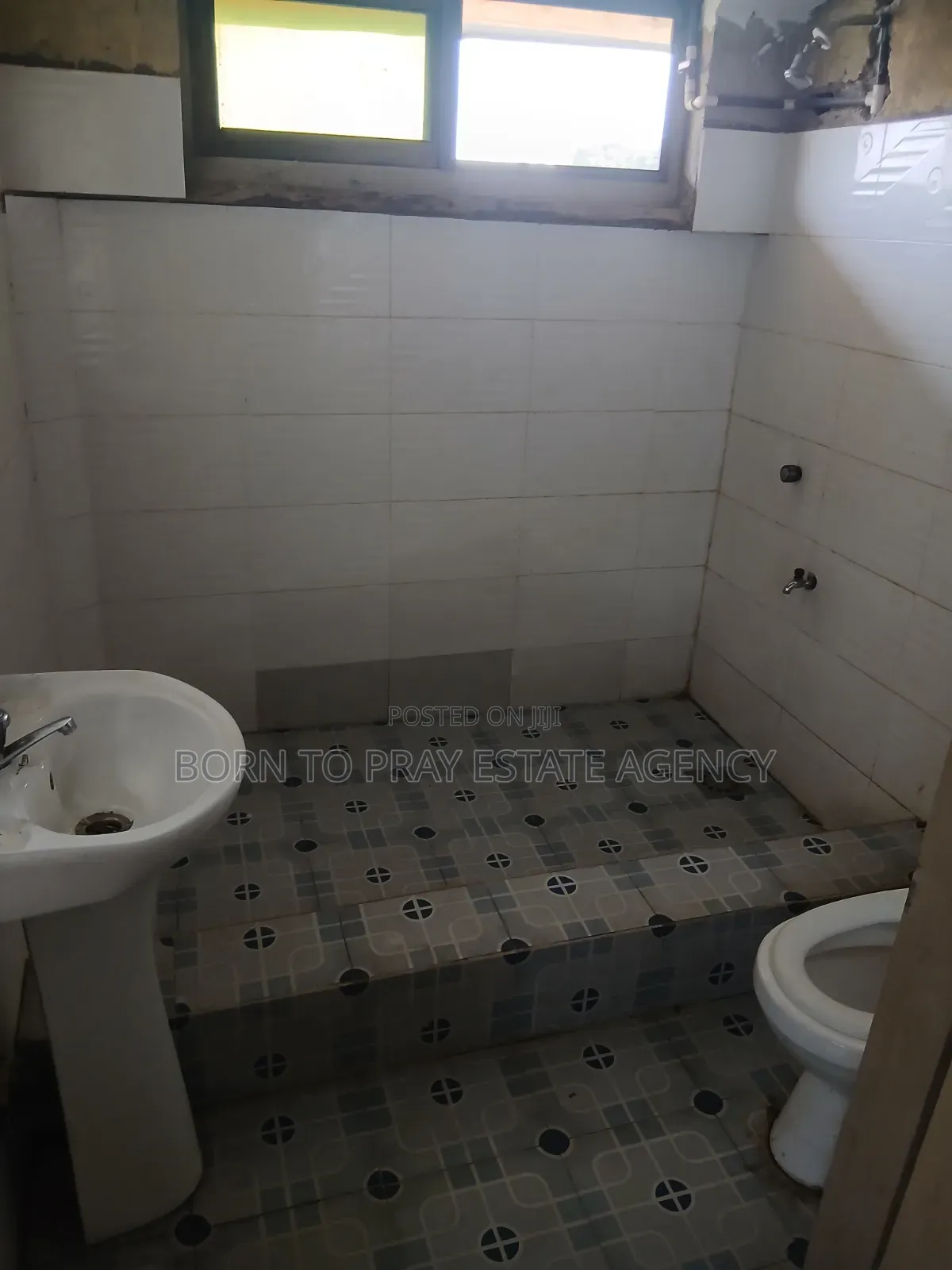 2bdrm Apartment in Born To Pray Estate, Ejisu-Juaben Municipal for rent