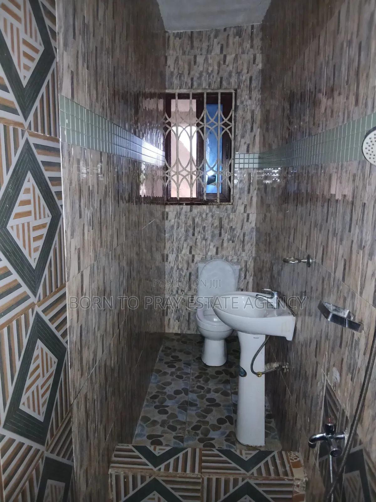 2bdrm Apartment in Born To Pray Estate, Ejisu-Juaben Municipal for rent