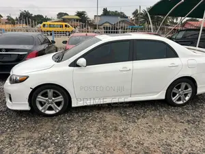 Toyota Corolla 2013 White