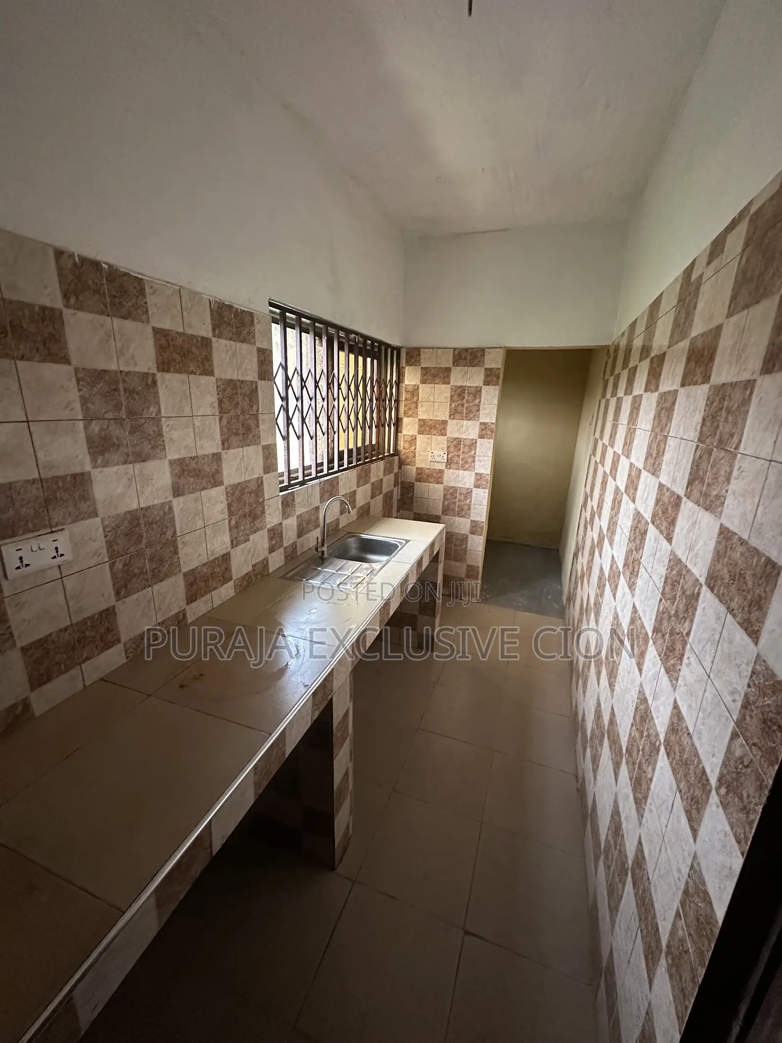 2bdrm Room & Parlour in Choice, Weija, Old Barrier for rent