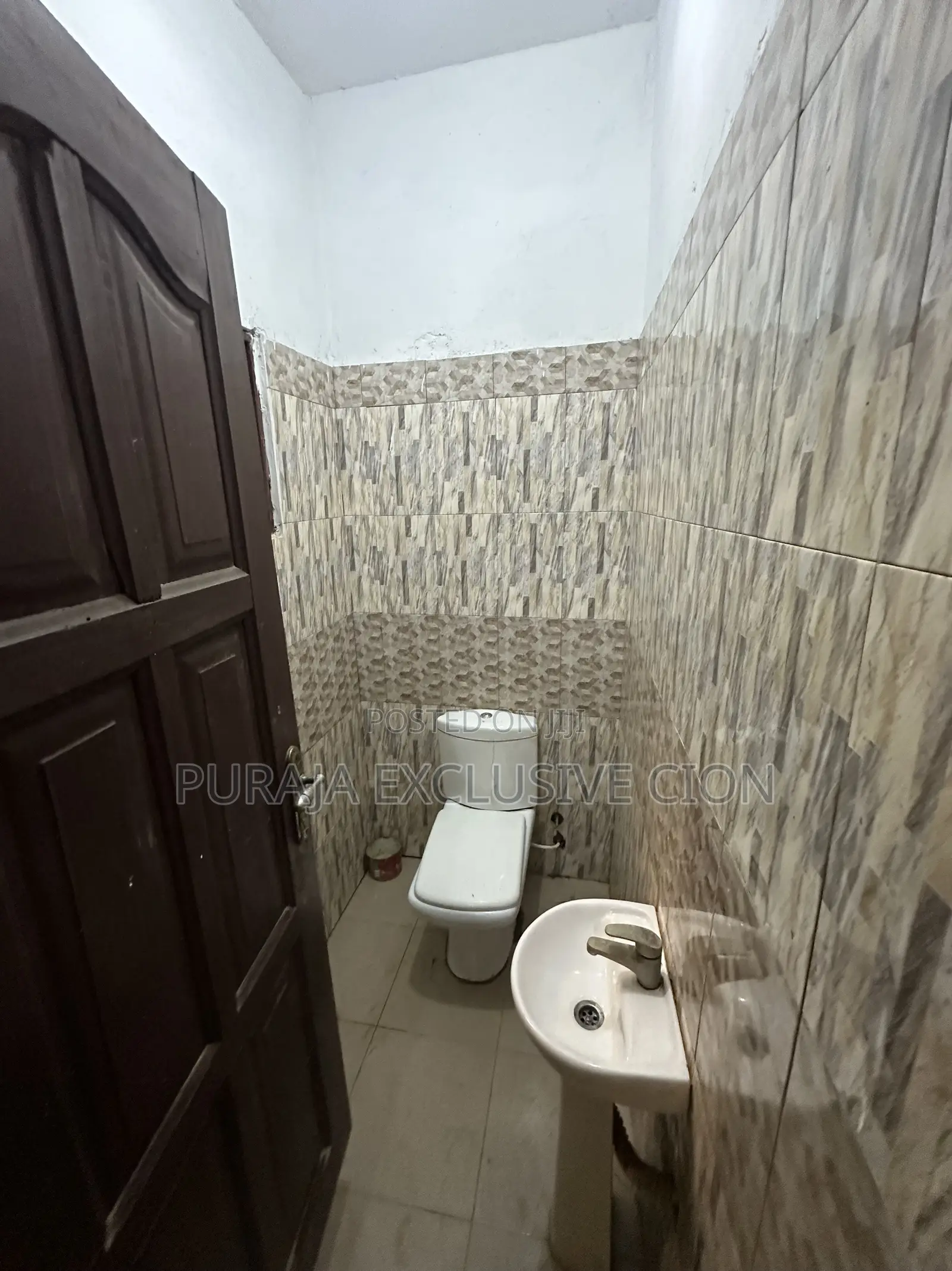 2bdrm Room & Parlour in Choice, Weija, Old Barrier for rent