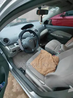 Toyota Belta 2012 Silver