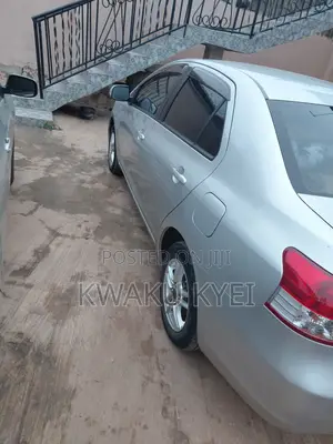 Toyota Belta 2012 Silver