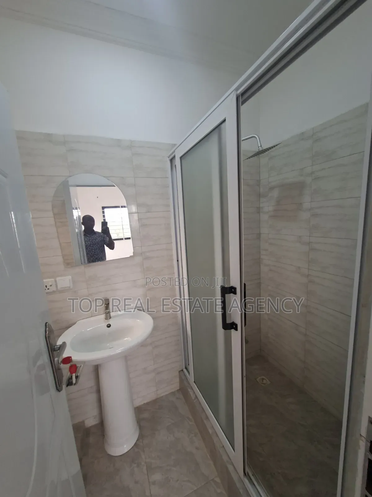 2bdrm Apartment in Oyarifa, Owusu Ansah for rent
