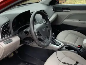 Hyundai Elantra Limited Sedan FWD (2.0L 4cyl 6A) 2017 Red
