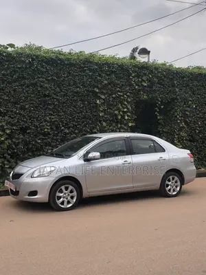 Toyota Belta 2010 Silver