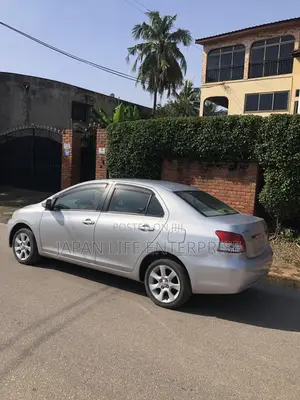 Toyota Belta 2010 Silver