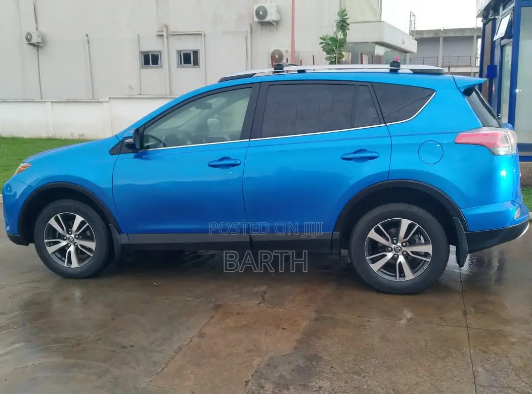 Toyota RAV4 XLE 4dr SUV AWD (2.5L 4cyl 6A) 2018 Blue