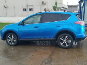 Toyota RAV4 XLE 4dr SUV AWD (2.5L 4cyl 6A) 2018 Blue