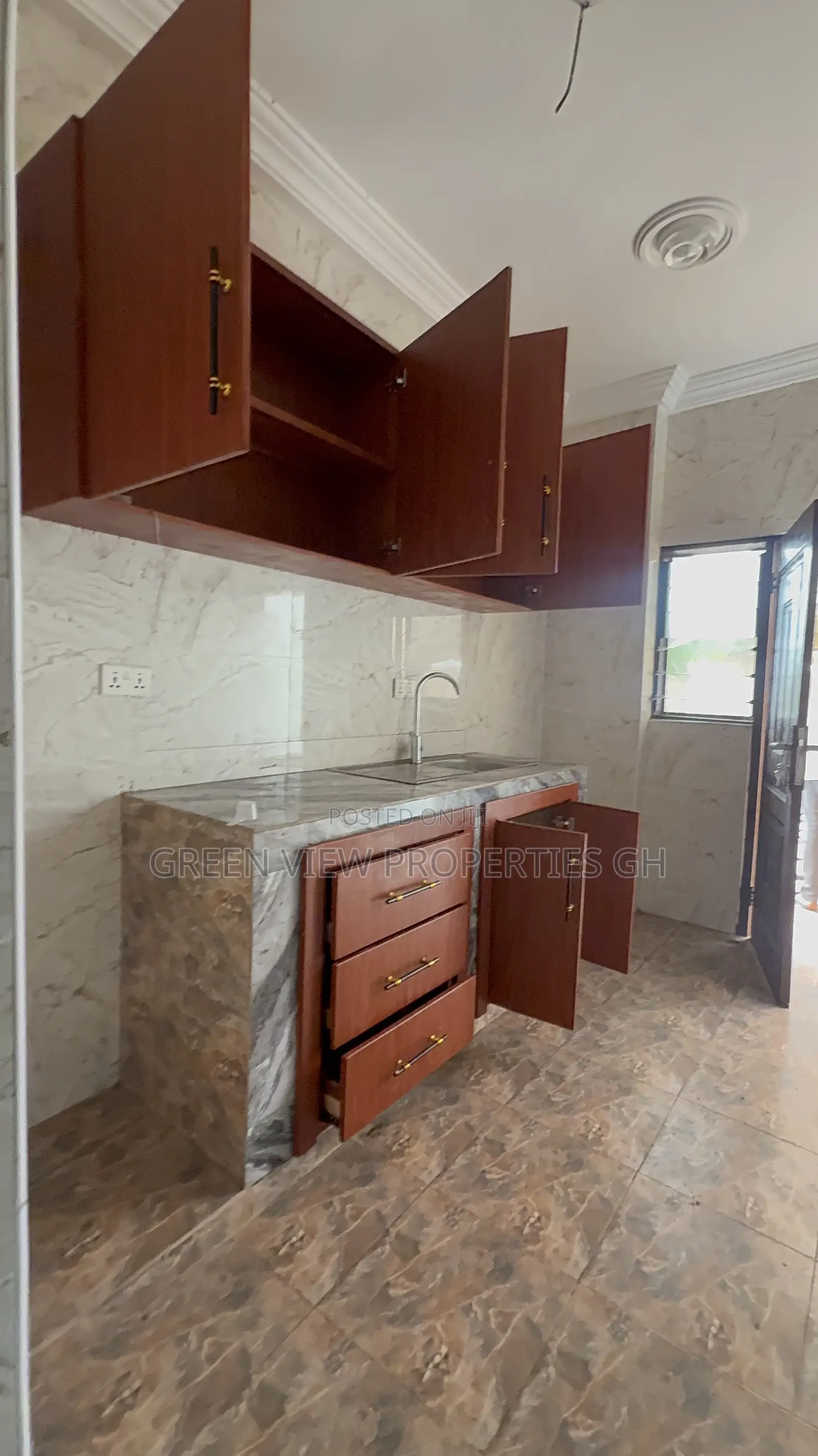 2bdrm Apartment in West Hills Mall Area for rent